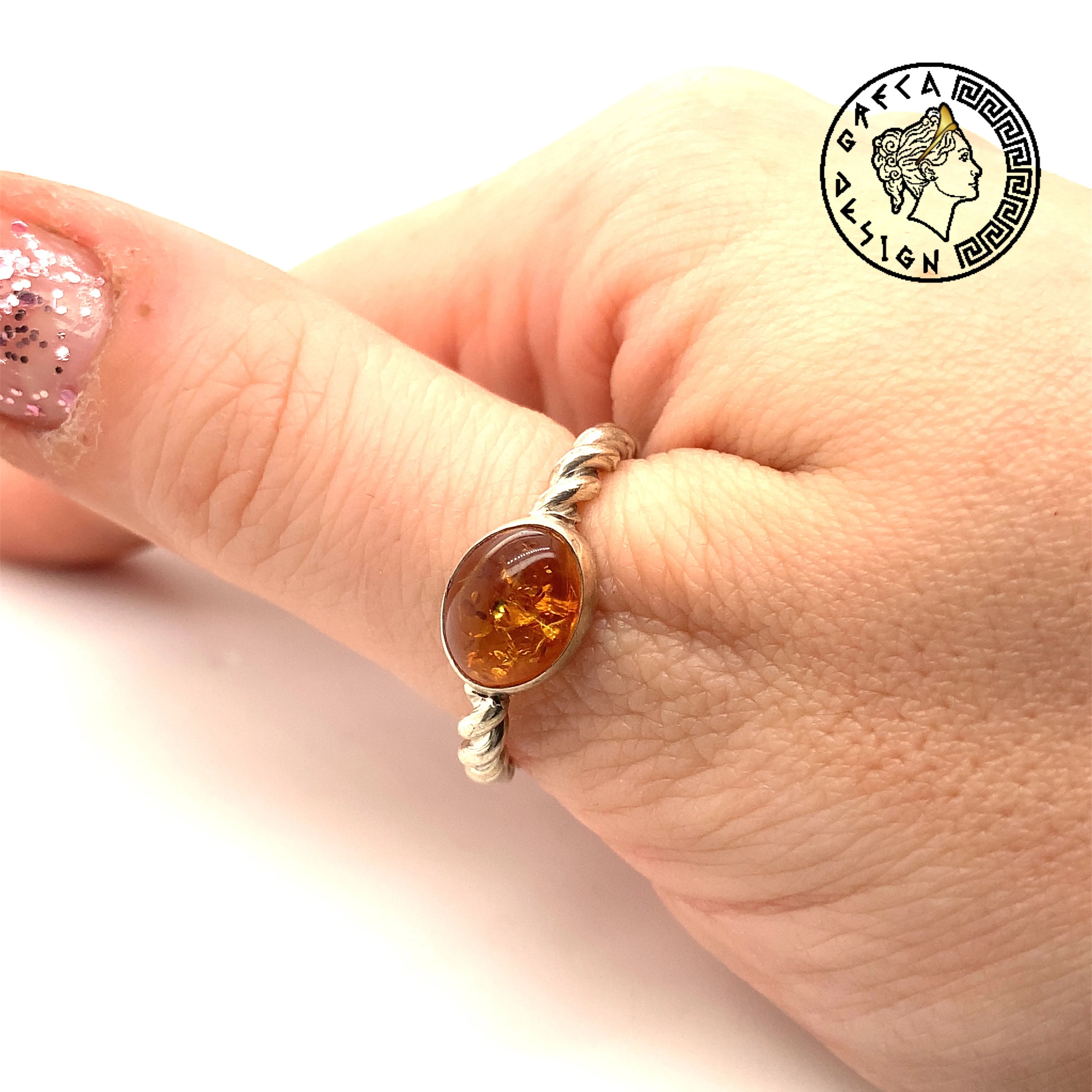 Greca Design Ring mit Bernstein