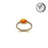 Greca Design Ring mit Bernstein